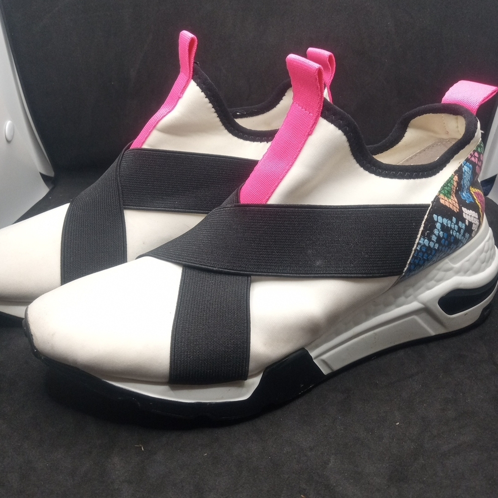 Stylish Women's Slip-On Sneakers